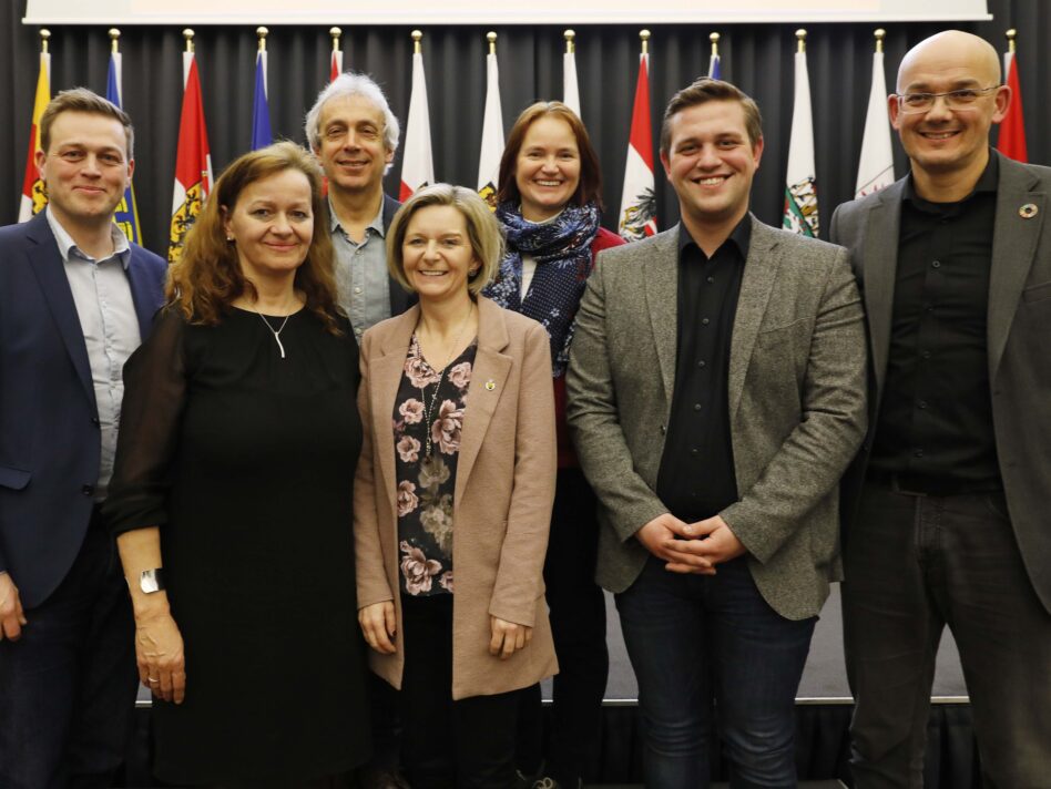 Landesrat Stefan Kaineder, Maria Riegl (Vzbgm. Bad Hall), Erol Yildiz (Uni Innsbruck), Ines Schiller (Bgm. Bad Ischl), Elisabeth Gierlinger (IST), Sebastian Wolfram (Gemeinderat Grieskirchen) und Bernhard Waldhör (Stadtrat Grieskirchen)