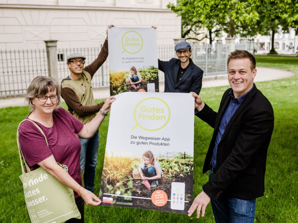 V.l.: Martina Maier (Bio-Bauernmarkt solarCity), Mirko Javurek (FRANCK Kistl), Norbert Rainer (Klimabündnis OÖ), Landesrat Stefan Kaineder