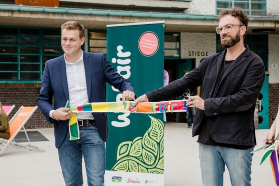Landesrat Stefan Kaineder mit dem Geschäftsführer der Wear Fair und ein einem der oö. Green Event Preisträger Wolfgang Pfoser-Almer