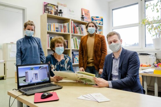 Geschäftsführerin Famtima Malic (Verein ibuk), Lesementorin Erika Volkmann, Vereinsobmann Sefa Yetkin und Landesrat Stefan Kaineder