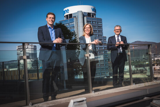 Vorstandsvorsitzender voestalpine Herbert Eibensteiner mit Klimaschutzministerin Leonore Gewessler und Klimalandesrat Stefan Kaineder