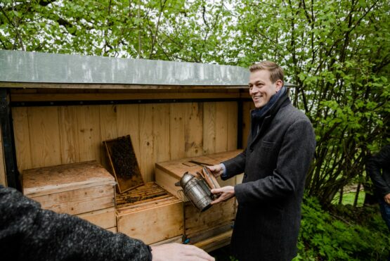 Landesrat Stefan Kaineder fordert einen Ausstieg aus hochgefährlichen Bienengiften