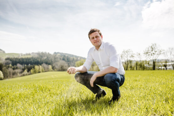 Auf Initiative des Umwelt-Landesrates Stefan Kaineder werden in einem bundesweiten Projekt die Böden untersucht, um die Belastung der Böden mit Mikroplastik zu beforschen