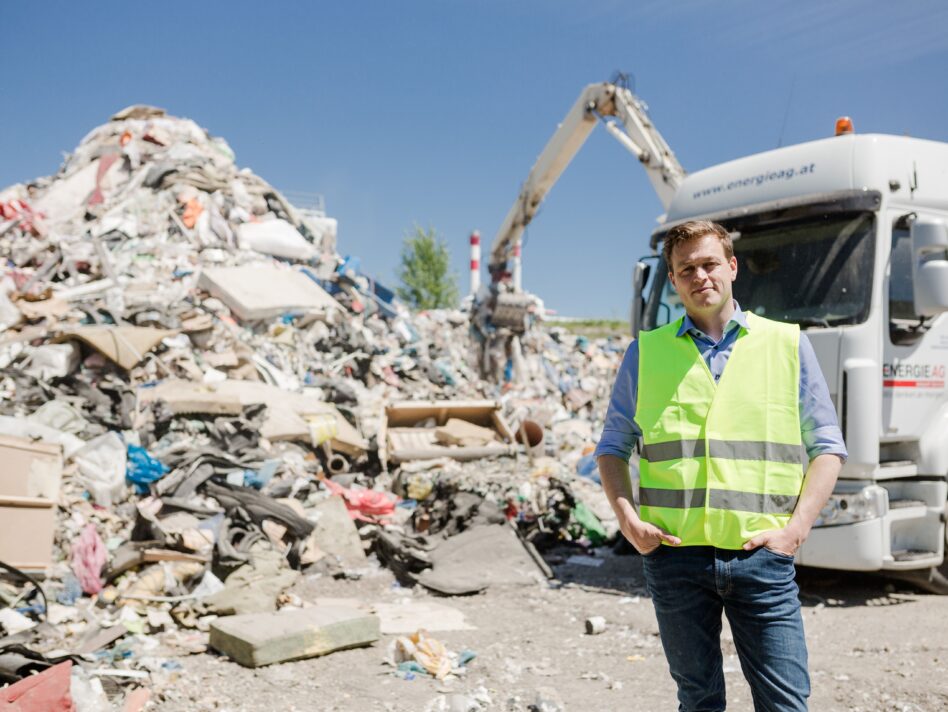 Klima-Landesrat Stefan Kaineder freut sich über die AWG-Novelle