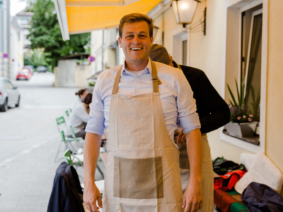 Konsument/innenschutz-Landesrat Stefan Kaineder gibt Tipps für´s sichere Grillen.