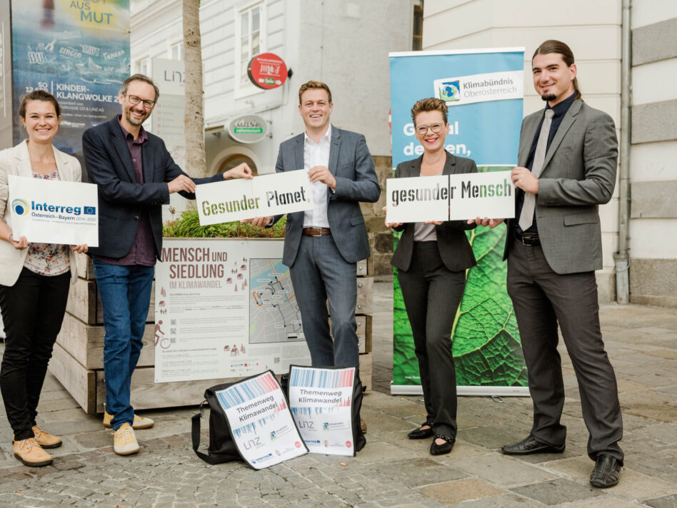 v.l.: Rahel Frisch (Klimabündnis OÖ), Norbert Rainer (Klimabündnis OÖ), Klima-Landesrat Stefan Kaineder, Umweltstadträtin Eva Schobesberger und Johannes Horak (Stadtklimatologe Linz)