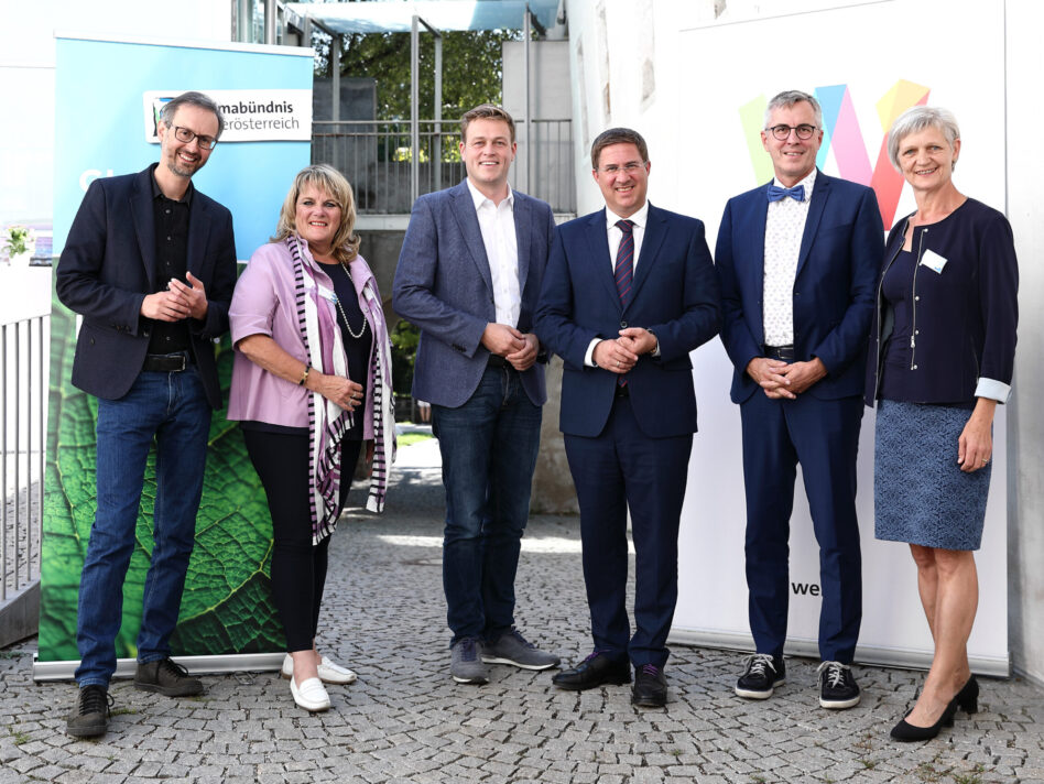 (v.l.) Mag. Norbert Rainer (Leiter Klimabündnis OÖ), Silvia Huber (Vize-Bürgermeisterin Wels), Stefan Kaineder (Klima-Landesrat), Dr. Andreas Rabl (Bürgermeister Wels), Andreas Wolter (Vorsitzender Klima-Bündnis, Bürgermeister Stadt Köln) und Katharina Seebacher (Mitgründerin Klimabündnis OÖ, Bürgermeisterin Schlierbach) bei der Internationalen Jahreskonferenz des Klima-Bündnis in Wels