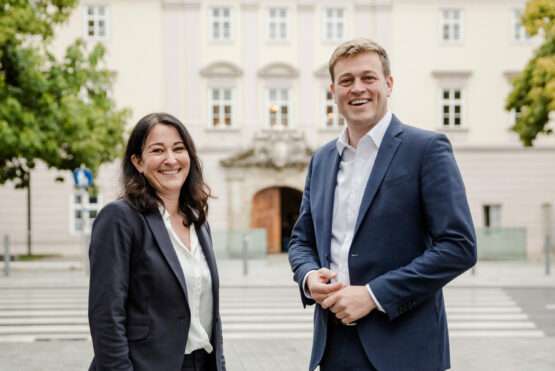 Umwelt- und Klima-Landesrat Stefan Kaineder mit seiner neuen Büroleiterin Mag.a Barbara Lenglachner