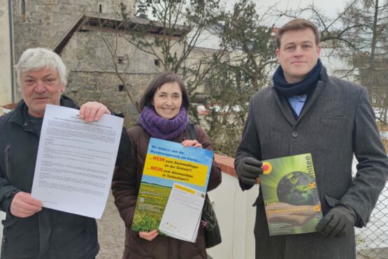 Manfred Doppler und Sandra Wagner vom Anti Atom Komitee in Freistadt mit Landesrat Stefan Kaineder