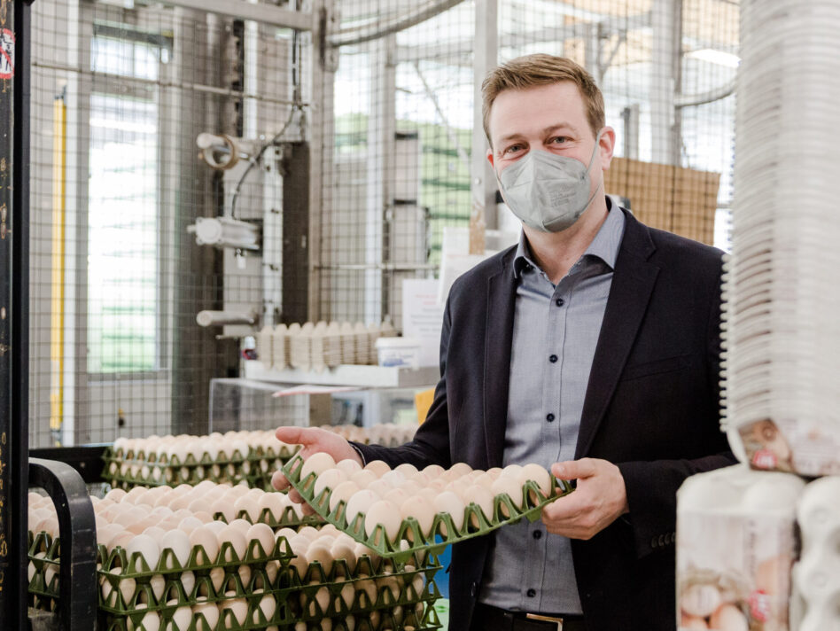 Umwelt- und Klima-Landesrat Stefan Kaineder fordert verpflichtende Herkunftskennzeichnung auch bei eihaltigen Produkten, so wie es diese auch bei Frischeiern schon seit Jahren erfolgreich gibt.