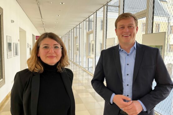 Mag.a Astrid Zeller und Landesrat Stefan Kaineder präsentierten gemeinsam den Tätigkeitsbericht der Lebensmittelaufsicht OÖ