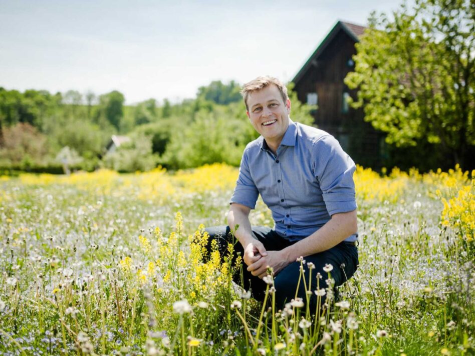 Umwelt- und Klima-Landesrat Stefan Kaineder fordert zum Weltbienentag ambitionierten Bodenschutz zum Schutz der heimischen Insekten