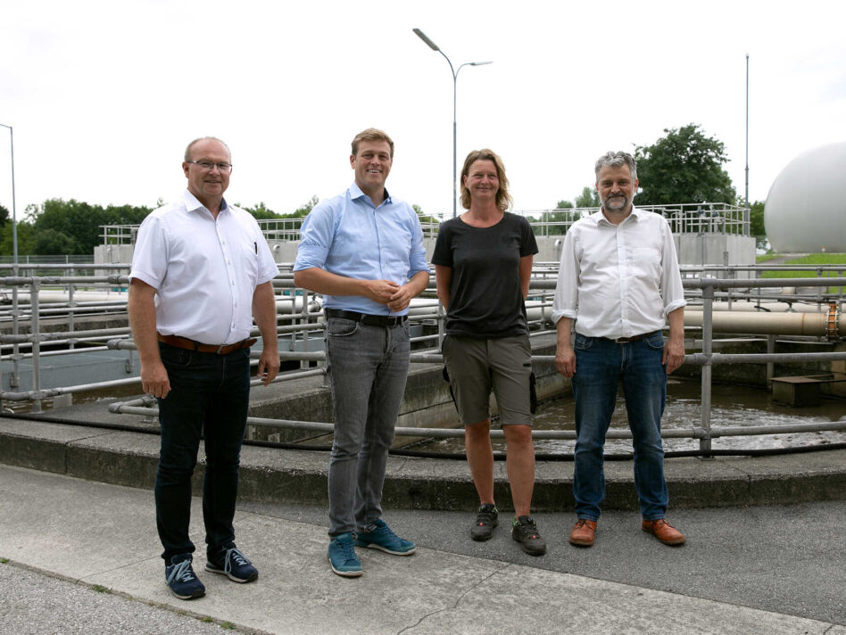 Bürgermeister von Braunau Johannes Waidbacher (Obmann RHV Braunau), Landesrat Stefan Kaineder, Biologin Claudia Huber-Nowak (RHV Braunau) und Geschäftsführer Hermann Lettner-Hauser (RHV Braunau)