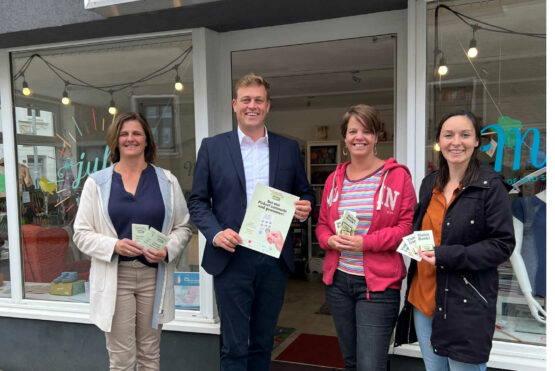 Vizebürgermeisterin Maria Hagenauer, Landesrat Stefan Kaineder, Claudia Pirkelbauer (Inhaberin Mawasi & Jula) und Vizebürgermeisterin Mag.a Michaela Kaineder
