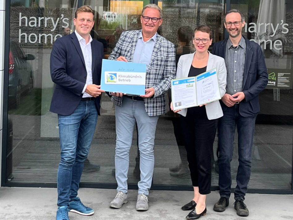 Landesrat Stefan Kaineder mit Hotelier Harry Ultsch, der Linzer Stadträtin Mag.a Eva Schobesberger und dem Geschäftsführer des Klimabündnis OÖ, Mag. Norbert Rainer