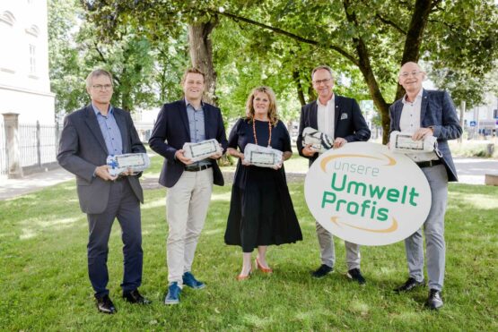 Dr. Thomas Poltura (Alpenverein Oberösterreich), Umwelt- und Klima-Landesrat Stefan Kaineder, Silvia Huber, MPA (FAB), Bgm. Roland Wohlmuth und DI Thomas Anderer (beide LAV OÖ)