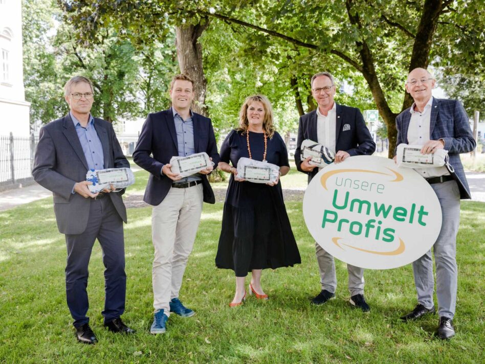 Dr. Thomas Poltura (Alpenverein Oberösterreich), Umwelt- und Klima-Landesrat Stefan Kaineder, Silvia Huber, MPA (FAB), Bgm. Roland Wohlmuth und DI Thomas Anderer (beide LAV OÖ)