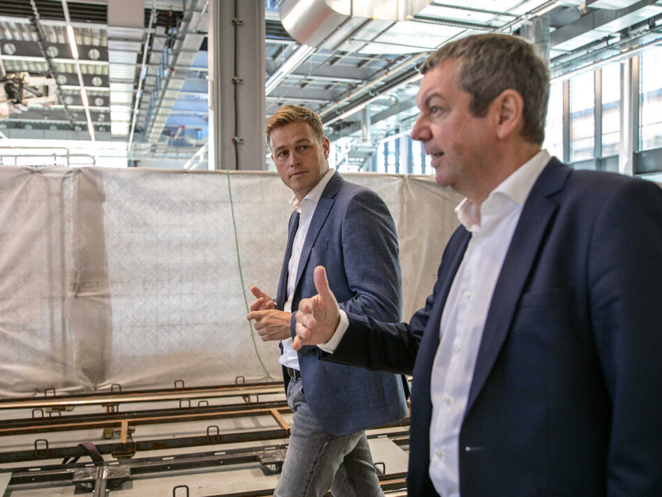 Umwelt- und Klima-Landesrat tauschte sich am Sattledter Fronius-Standort mit CIO Volker Lenzeder aus