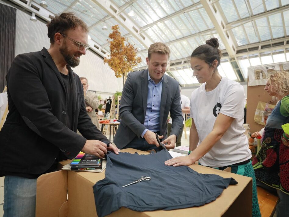 WeFair-Geschäftsführer Wolfgang Pfoser-Almer und Landesrat Stefan Kaineder auf der WeFair 2021 in Linz