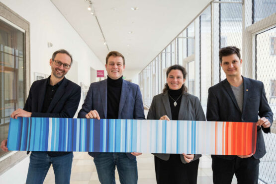 Mag. Norbert Rainer (Geschäftsführer Klimabündnis OÖ), Umwelt- und Klima-Landesrat Stefan Kaineder, DIin Dr.in Uli Feichtinger (Vizebürgermeisterin Gmunden) und DI Martin Schott (Klima-Stadtrat Bad Ischl) (v.l.)