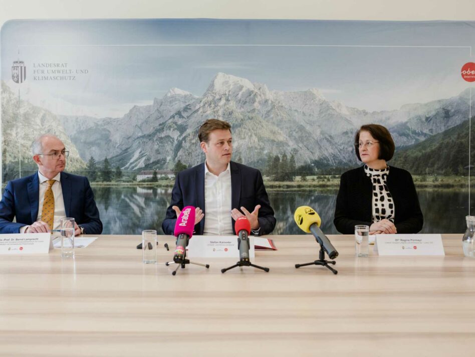 Univ.-Prof. Dr. Bernd Lamprecht, Umwelt- und Klima-Landesrat Stefan Kaineder und DIin Regina Pürmayr.