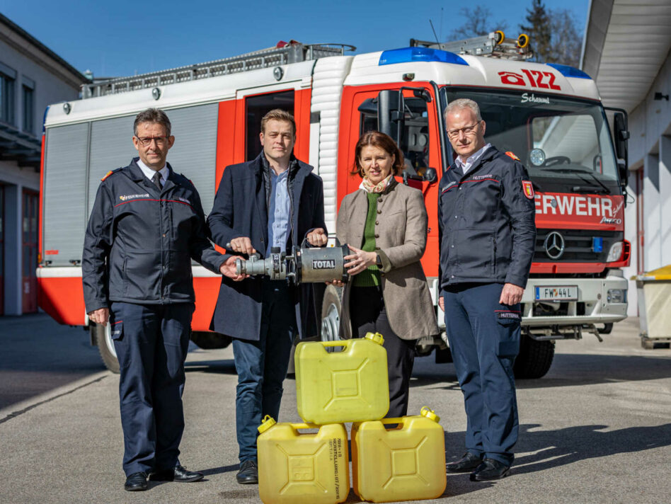 v.l.: Feuerwehrpräsident Robert Mayer, Umwelt-Landesrat Stefan Kaineder, Feuerwehr-Landesrätin Michaela Langer-Weninger und Landesbranddirektorstellvertreter Michael Hutterer