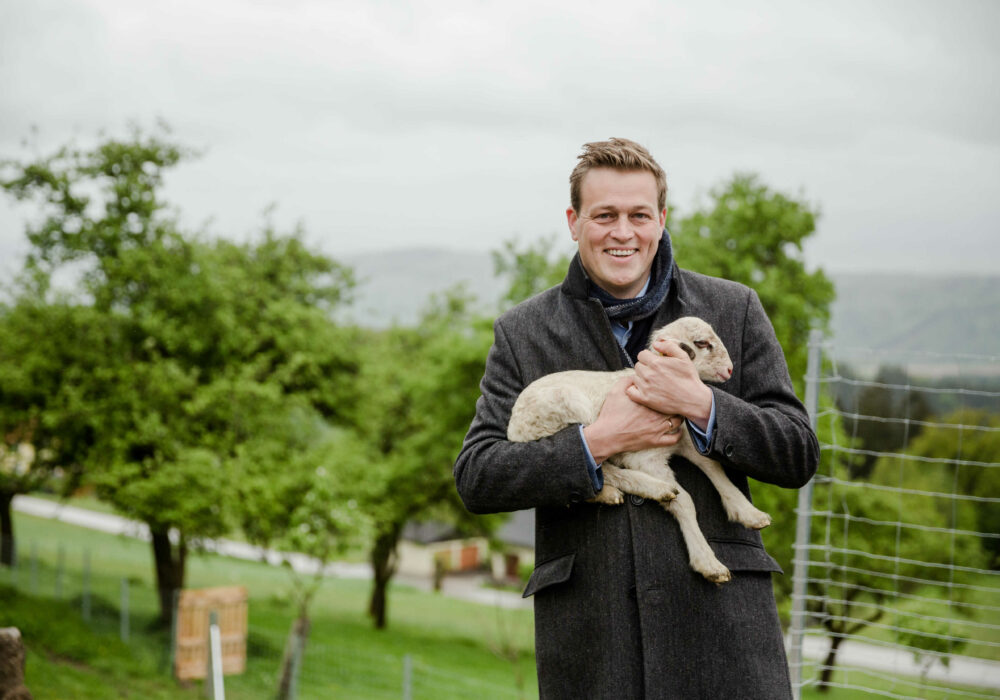 Foto von Stefan Kaineder mit Lamm