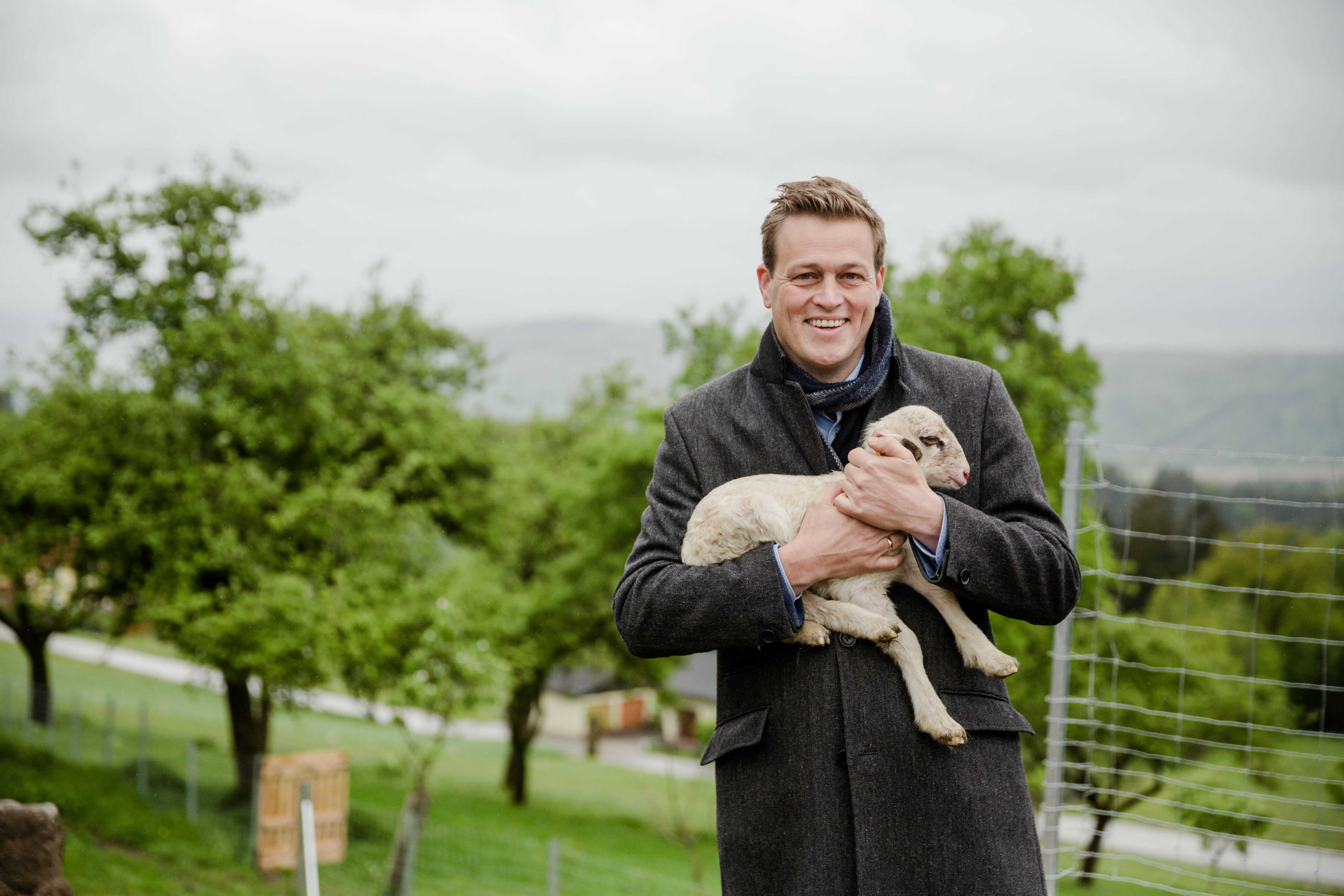 Foto von Stefan Kaineder mit Lamm