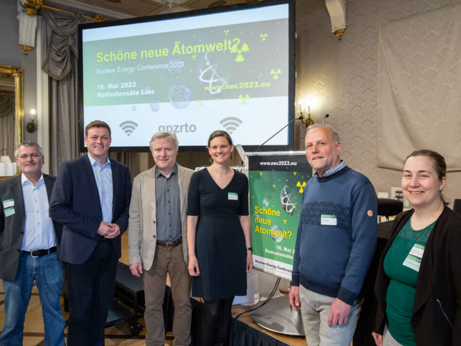 v.l.: Josef Engelmann (Anti Atom Komitee), Landesrat Stefan Kaineder, Dalibor Strasky (Anti-Atom Beauftragter des Landes OÖ), Friederike Frieß (BOKU, Institut für Sicherheits- und Risikowissenschaften), Edvard Sequens (Energieexperte Umweltorganisation Calla), Anna Weinbauer (atomstopp-atomkraftfrei leben)