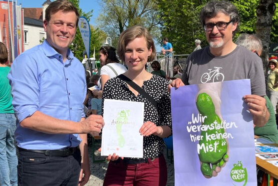 Umwelt- und Klima-Landesrat Stefan Kaineder, Barbara Felton (Mitorganisatorin Klimafest) und Hermann Rainer (Klimabündnis OÖ).