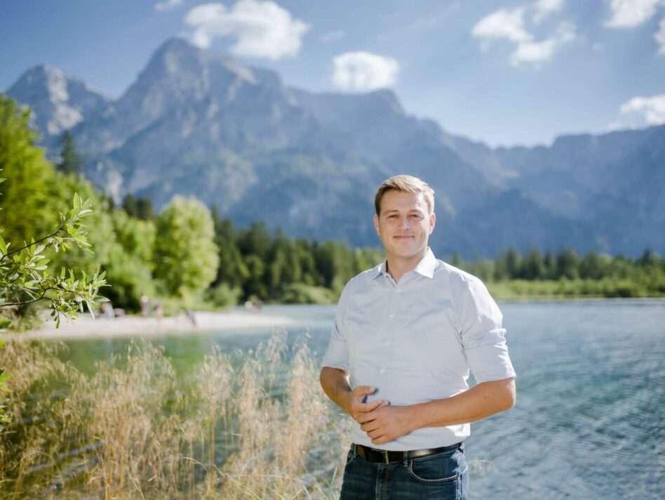 Umwelt- und Klima-Landesrat Stefan Kaineder am Almsee.