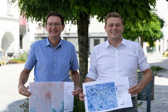 Klimaexperte Mag. Stefan Oitzl mit Umwelt- und Klima-Landesrat Stefan Kaineder.
