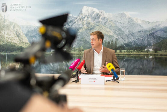 Umwelt- und Klima-Landesrat Stefan Kaineder verkündet den Verbleib der Verkehrsbeeinflussungsanlage an der Westautobahn A1 zwischen Linz und Enns gemäß Immissionsschutzgesetz – Luft, IG-L: „Jedes Mikrogramm reduzierte Luftschadstoffe rettet Menschenleben, daher werden wir weiterhin den Schutz der Gesundheit der Menschen vor wenige Sekunden Zeitgewinn voranstellen“.