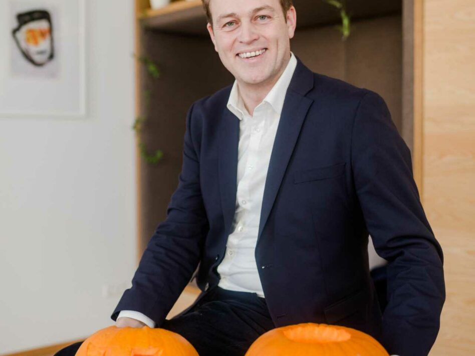 Umwelt- und Klima-Landesrat Stefan Kaineder rät zu Vorsicht beim Kauf von Kostümen und Schminke zu Halloween
