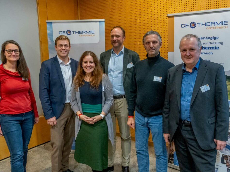 Gruppenfoto von Landesrat Stefan Kaineder mit dem Vorstand des Vereins Geothermie Österreich (v.l.: DIin Julia Diessl, Stefan Kaineder, Dr.in Edith Haslinger, Mag. Gregor Götzl, DI Robert Philipp, DI Karl Weidlinger