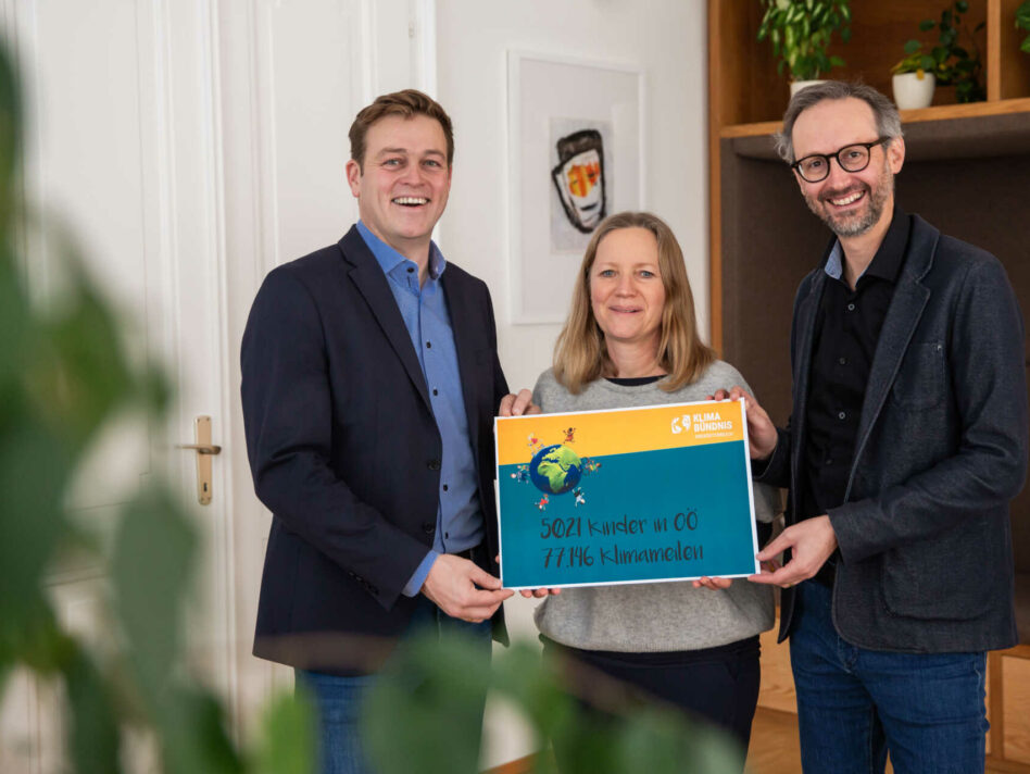 Landesrat Stefan Kaineder mit Ulli Singer und Norbert Rainer vom Klimabündnis OÖ.