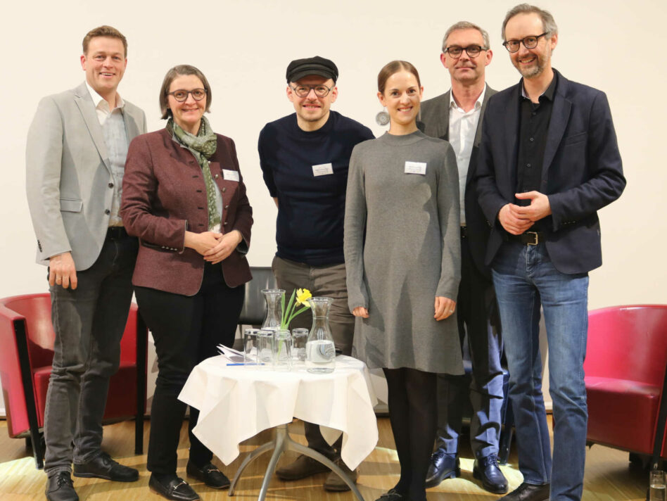 Podiumsdiskussion mit politischen Vertreter:innen: LR Stefan Kaineder, Mag.a (FH) Barbara Riegler Obfrau BIO AUSTRIA Ö, Richard Schachinger, BSc., Klimabündnis OÖ, Mag.a Christina Kottnig Slow Food Ö, Bgm. Mag. Franz Waldenberger, Landwirtschaftskammer OÖ, Mag. Norbert Rainer Klimabündnis OÖ & Ö