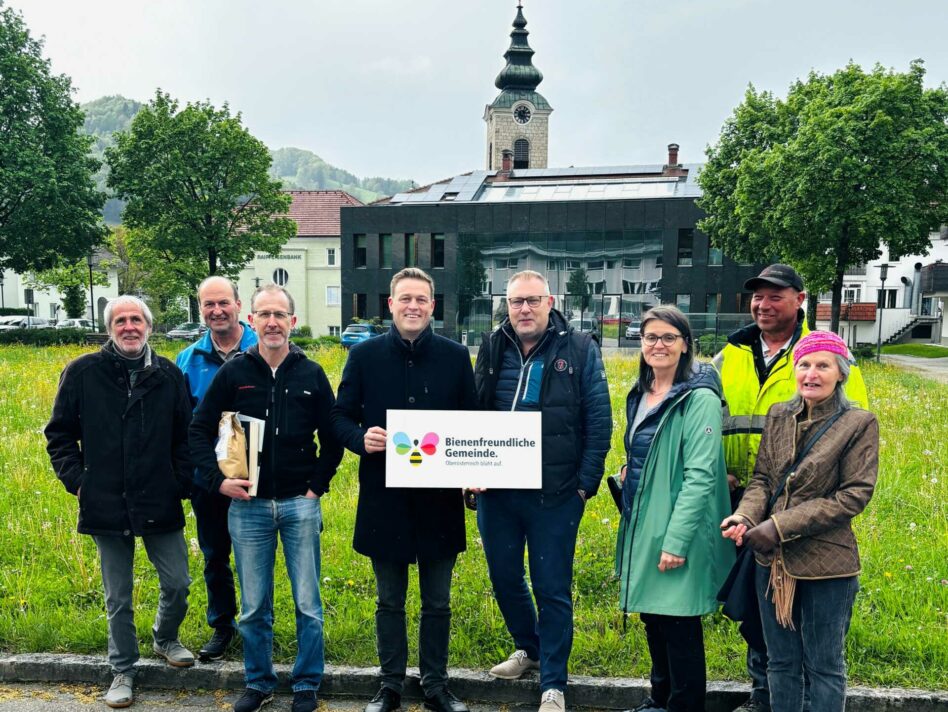 LR Kaineder mit Vertreter:innen der Gemeinde Ternberg und des Klimabündnis OÖ