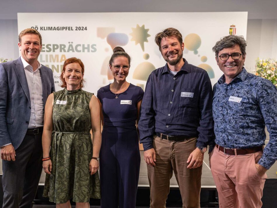 v.l.: Umwelt- und Klima-Landesrat Stefan Kaineder, Klimakommunikations-Expertin Sibylle Chiari, Klimakommunikations-Trainerin Katharina Benedetter, Nachhaltigkeitsforscher und Psychologe Thomas Brudermann, Moderator Andreas Jäger.