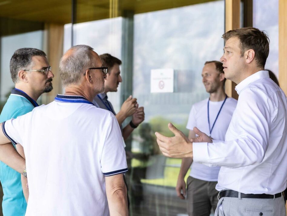 Umwelt- und Klima-Landesrat Stefan Kaineder bei der Eröffnung der internationalen Tagung der Dark Sky Community.