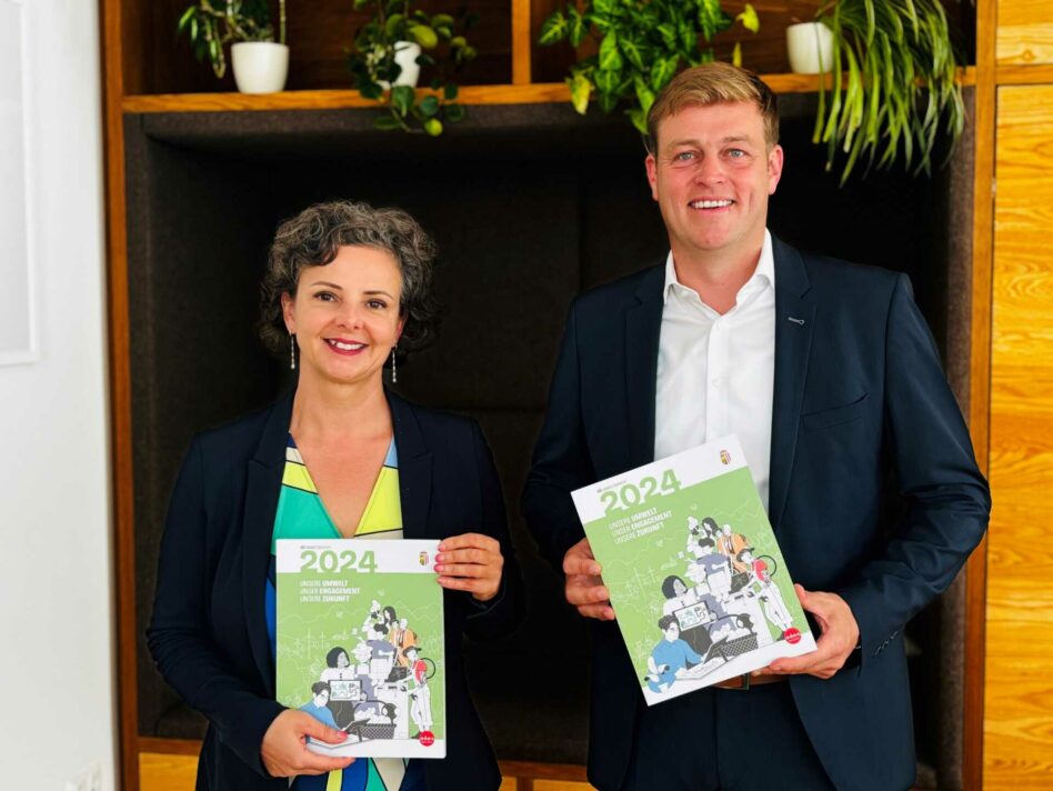 Dipl. Ing.in Daniela König, MBA und Umwelt- und Klima-Landesrat Stefan Kaineder präsentierten den neuen oö. Umweltbericht.