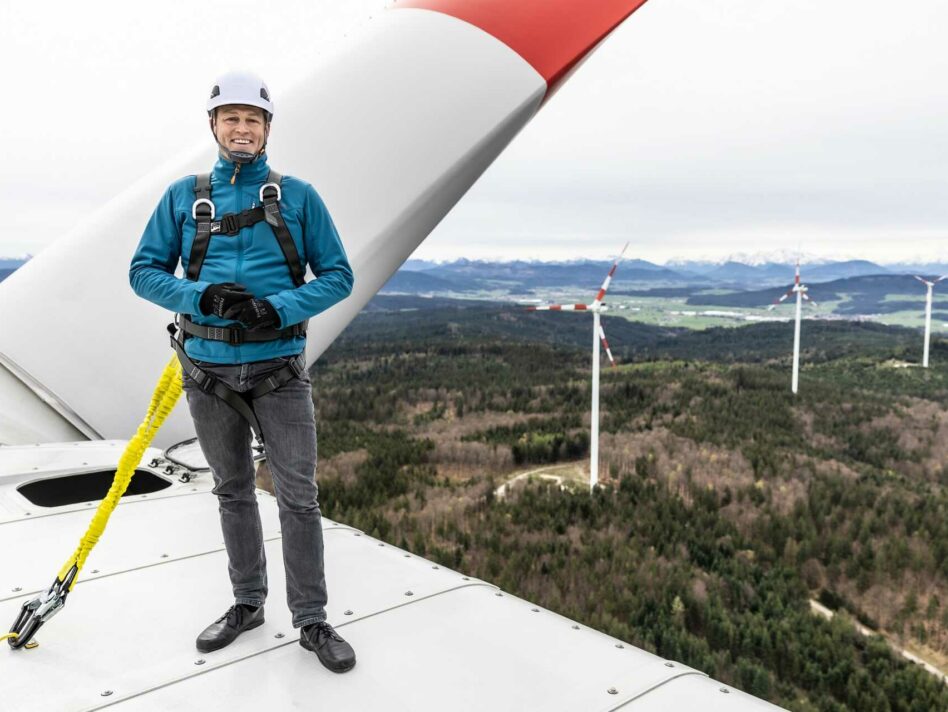 Umwelt- und Klima-Landesrat Stefan Kaineder gibt bekannt, dass mit dem Projekt Windenergie Sandl das größte Energiewendeprojekt Oberösterreichs zur Umweltverträglichkeit eingereicht wurde.