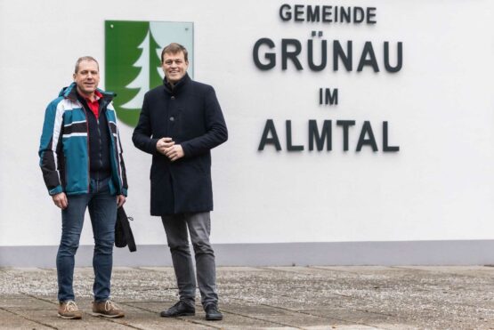 Bgm. Klaus Kramesberger und Landesrat Stefan Kaineder Seite an Seite gegen Lichtverschmutzung.