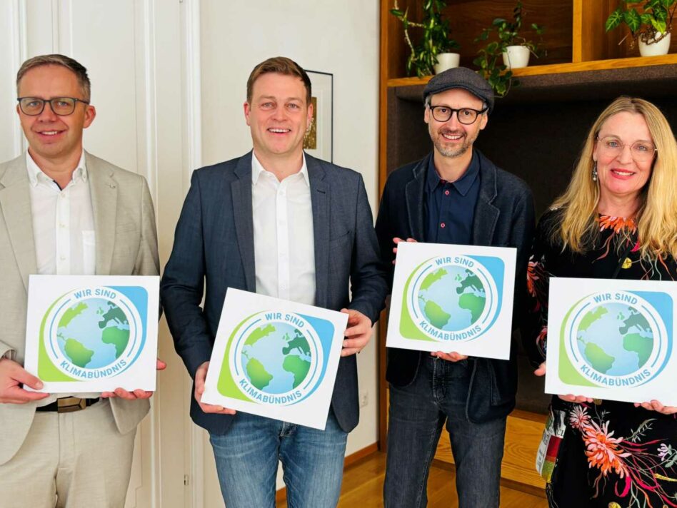 Bgm. Fritz Robeischl, Landesrat Stefan Kaineder, Norbert Rainer und Marlies Arbeiter (v.l.n.r.).