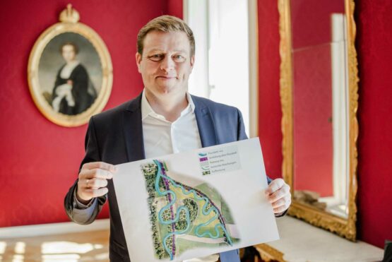 Umwelt-Landesrat Stefan Kaineder freut sich über den einstimmigen Landtagsbeschluss zur Finanzierung dieses wichtigen Renaturierungsprojektes im Unteren Kremstal.