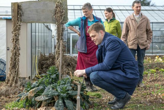 Landesrat Kaineder zu Besuch beim Vorzeigebetrieb Gärtnerei Schützenhofer
