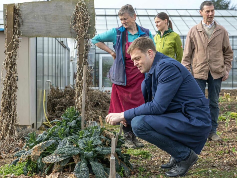 Landesrat Kaineder zu Besuch beim Vorzeigebetrieb Gärtnerei Schützenhofer