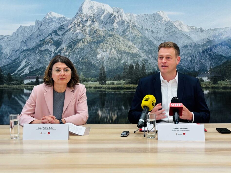 Umwelt- und Klima-Landesrat Stefan Kaineder und die Leiterin der Oö. Lebensmittelaufsicht Astrid Zeller präsentieren den aktuellen Tätigkeitsbericht der Oö. Lebensmittelaufsicht.