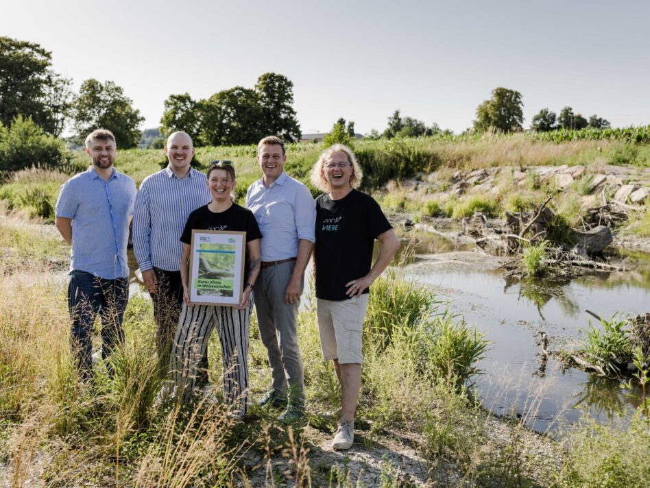 Reinhard Brix (Klimabündnis OÖ), Bürgermeister Fabian Grüneis, Gemeinderätin Siegi Forster, Landesrat Stefan Kaineder und Gemeindevorstand Harald Geissler