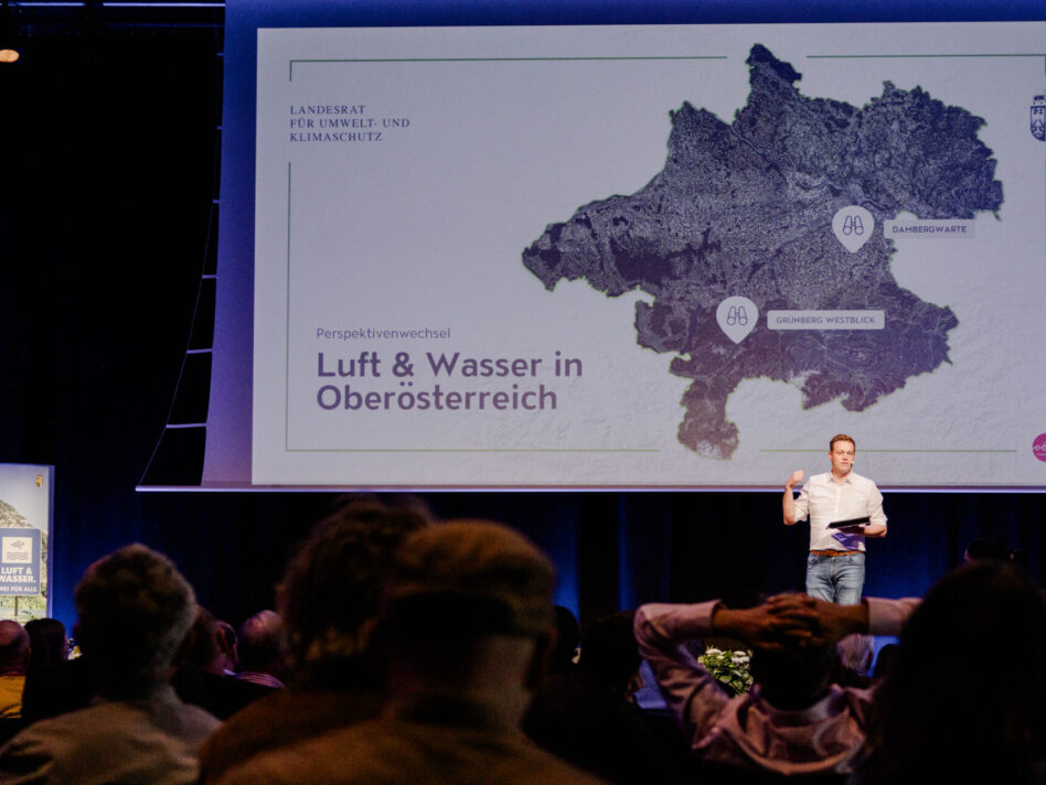 Umwelt- und Klima-Landesrat Stefan Kaineder bei seiner Keynote am Oberösterreichischen Umweltkongress 2025
